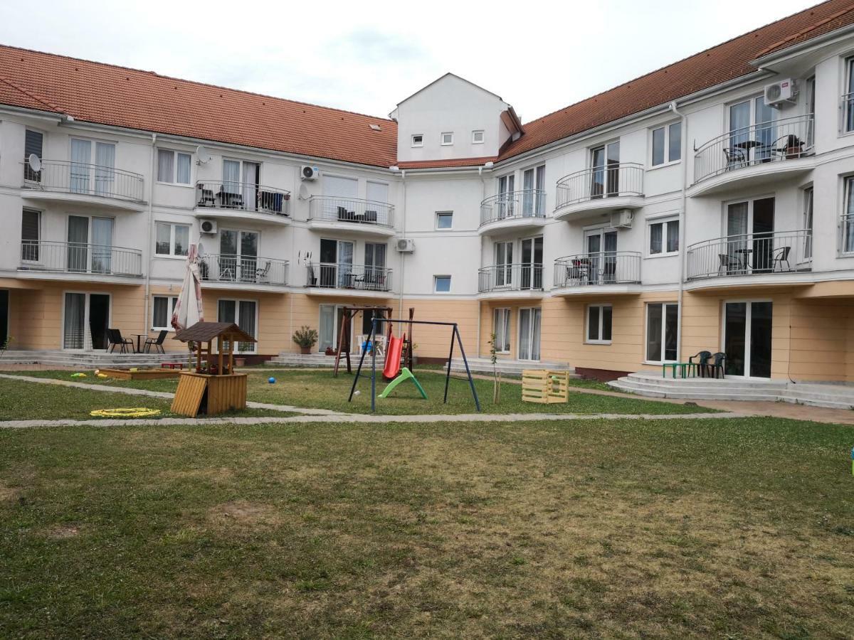 Freedom Apartman ハイデゥソボスロー エクステリア 写真
